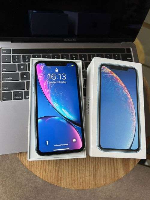 iPhone XR Blue (64GB) *EXCELLENT CONDITION , comes with box and all accessories