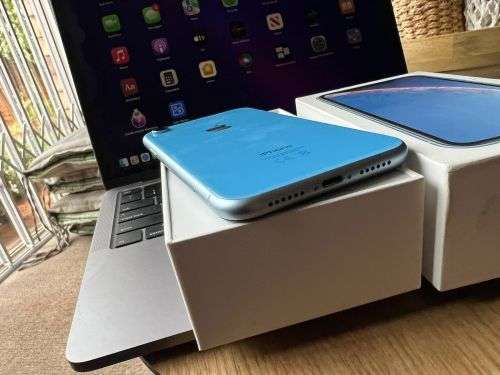 iPhone XR Blue (64GB) *EXCELLENT CONDITION , comes with box and all accessories