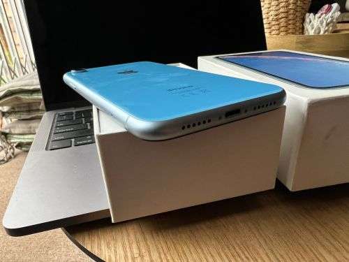 iPhone XR Blue (64GB) *EXCELLENT CONDITION , comes with box and all accessories