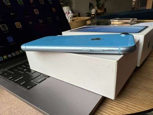 iPhone XR Blue (64GB) *EXCELLENT CONDITION , comes with box and all accessories
