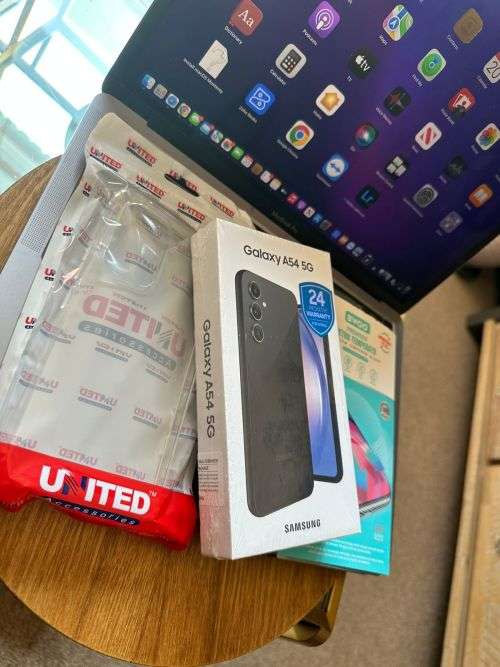 Samsung Galaxy A54 5G Dual Sim (256GB) *BRAND NEW SEALED * + screen protector and pouch.
