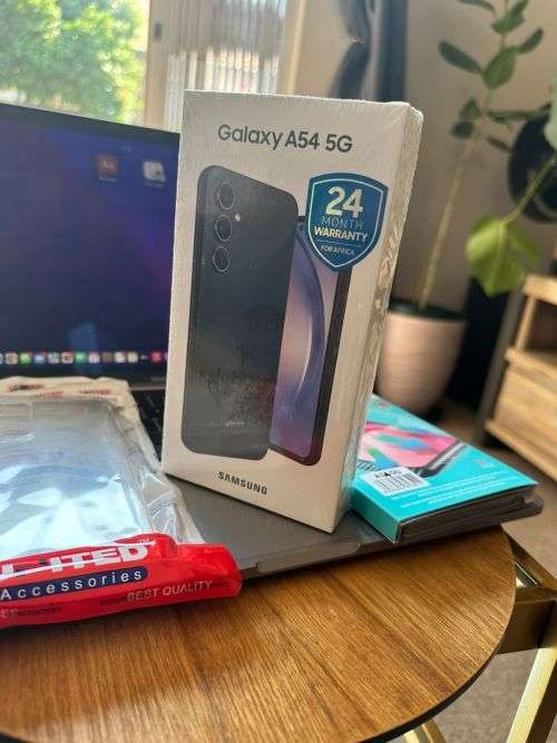 Samsung Galaxy A54 5G Dual Sim (256GB) *BRAND NEW SEALED * + screen protector and pouch.