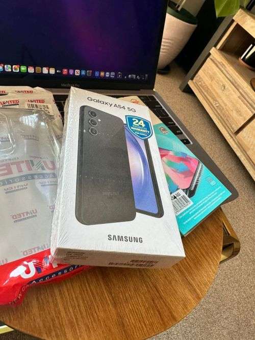 Samsung Galaxy A54 5G Dual Sim (256GB) *BRAND NEW SEALED * + screen protector and pouch.