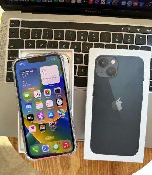 iPhone 13 ,Midnight (256GB)  Prestine Condition + box, charger and EXTRAS worth R799
