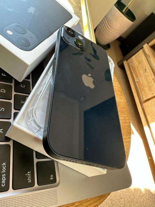 iPhone 13 ,Midnight (256GB)  Prestine Condition + box, charger and EXTRAS worth R799