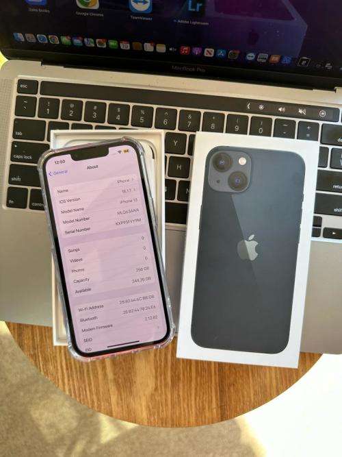 iPhone 13 ,Midnight (256GB)  Prestine Condition + box, charger and EXTRAS worth R799