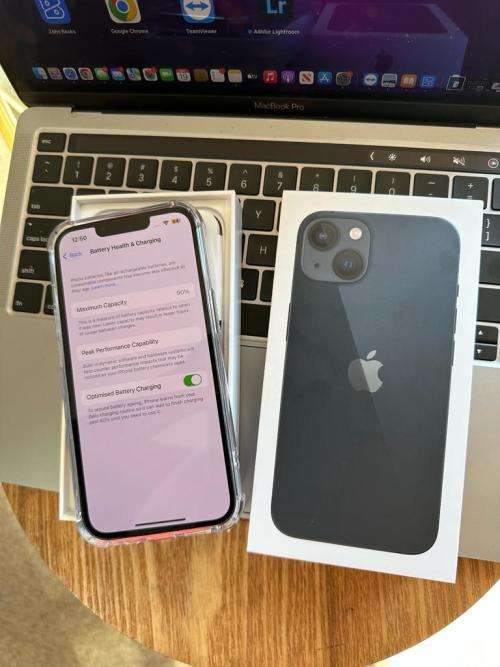 iPhone 13 ,Midnight (256GB)  Prestine Condition + box, charger and EXTRAS worth R799