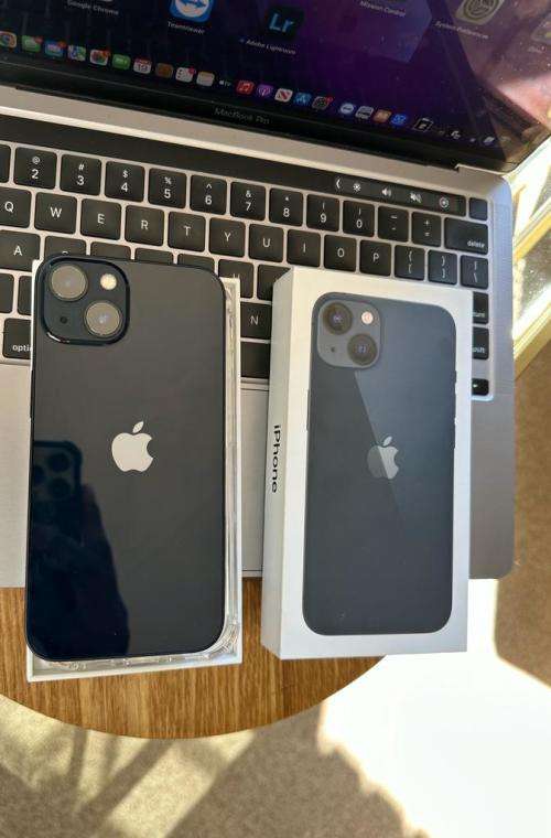 iPhone 13 ,Midnight (256GB)  Prestine Condition + box, charger and EXTRAS worth R799