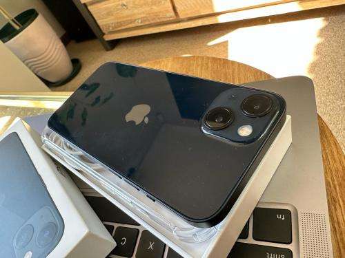 iPhone 13 ,Midnight (256GB)  Prestine Condition + box, charger and EXTRAS worth R799