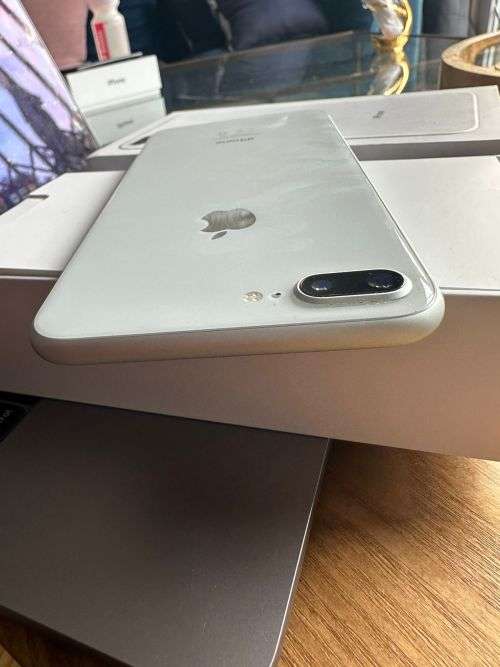 iPhone 8 Plus (256GB) *EXCELLENT CONDITION , comes with box and all accessories + Extras worth R499