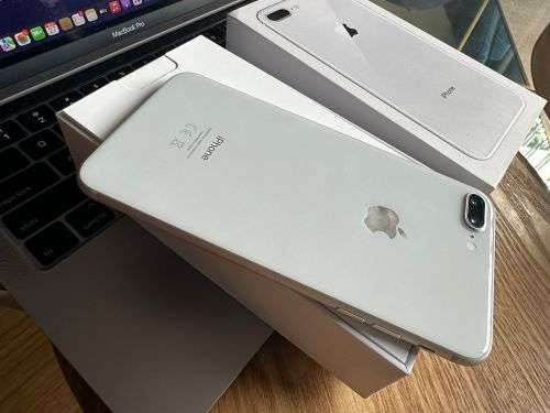 iPhone 8 Plus (256GB) *EXCELLENT CONDITION , comes with box and all accessories + Extras worth R499