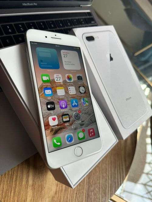 iPhone 8 Plus (256GB) *EXCELLENT CONDITION , comes with box and all accessories + Extras worth R499
