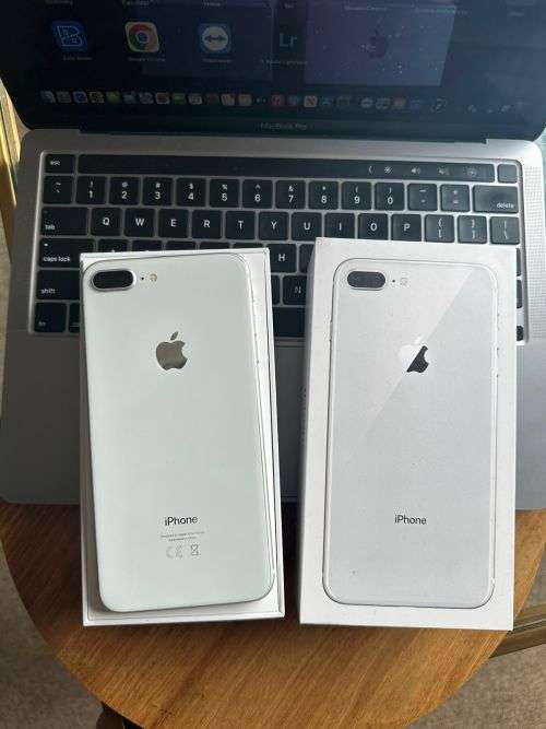 iPhone 8 Plus (256GB) *EXCELLENT CONDITION , comes with box and all accessories + Extras worth R499