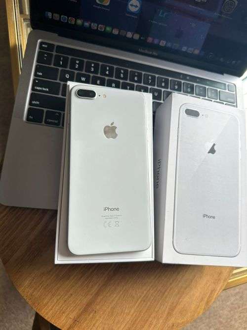 iPhone 8 Plus (256GB) *EXCELLENT CONDITION , comes with box and all accessories + Extras worth R499