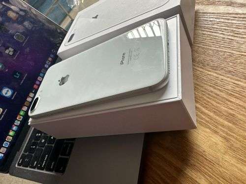 iPhone 8 Plus (256GB) *EXCELLENT CONDITION , comes with box and all accessories + Extras worth R499