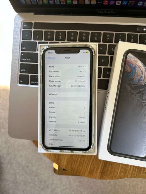 iPhone XR (128GB) *EXCELLENT CONDITION , comes with box and all accessories + Extras worth R499