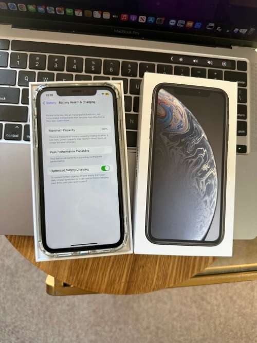 iPhone XR (128GB) *EXCELLENT CONDITION , comes with box and all accessories + Extras worth R499