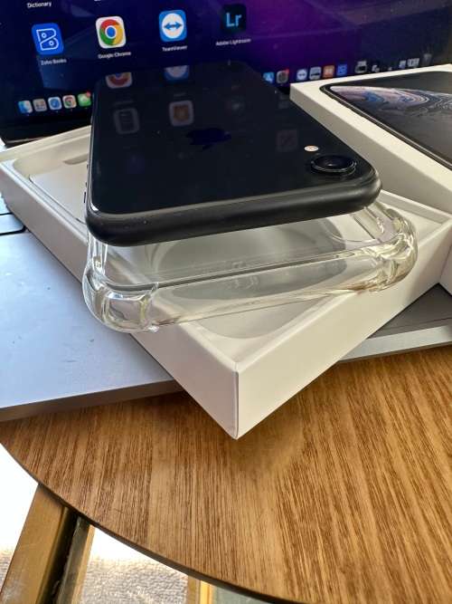 iPhone XR (128GB) *EXCELLENT CONDITION , comes with box and all accessories + Extras worth R499