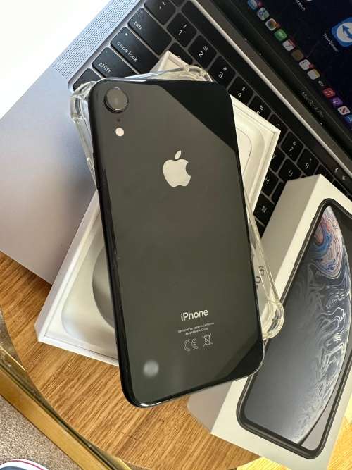 iPhone XR (128GB) *EXCELLENT CONDITION , comes with box and all accessories + Extras worth R499