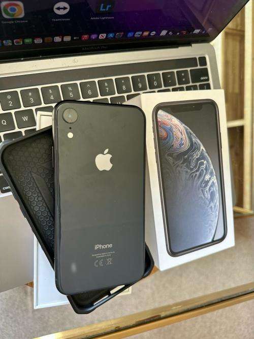 iPhone XR (64GB) * EXCELLENT CONDITION  + box and all accessories