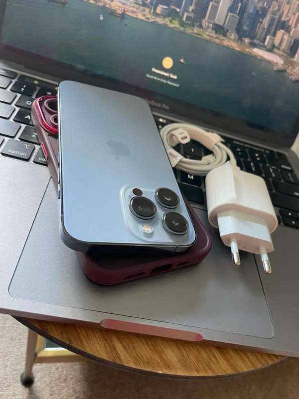 iPhone 13 Pro Sierra Blue (256GB)*EXCELLENT CONDITION *  + packaging and accessories