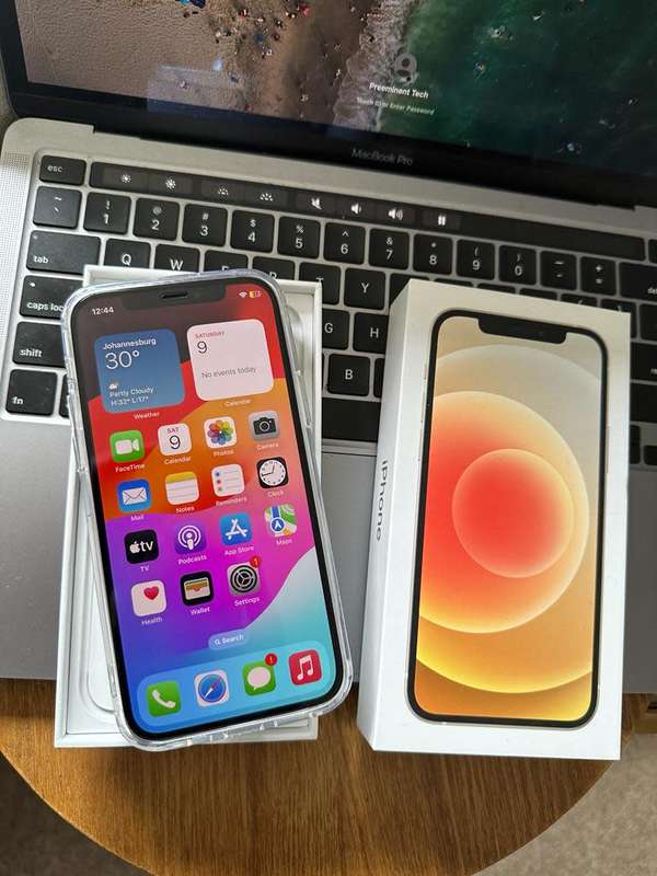 iPhone 12 , Silver (64GB)  Prestine Condition + box, charger and EXTRAS worth R499