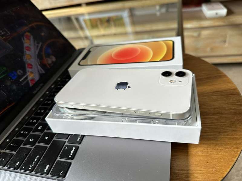 iPhone 12 , Silver (64GB)  Prestine Condition + box, charger and EXTRAS worth R499