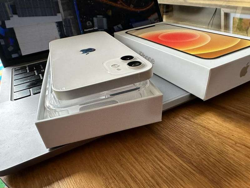 iPhone 12 , Silver (64GB)  Prestine Condition + box, charger and EXTRAS worth R499