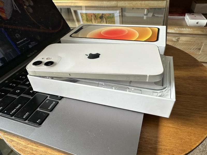 iPhone 12 , Silver (64GB)  Prestine Condition + box, charger and EXTRAS worth R499