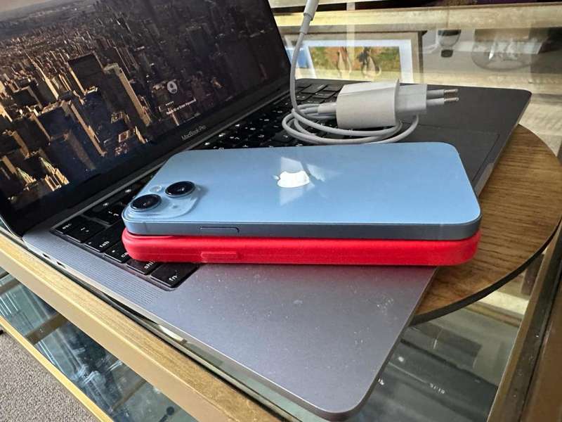 iPhone 14 Plus (128GB) Blue * PRESTINE CONDITION AS NEW, READ DESCRIPTION * +  accessories