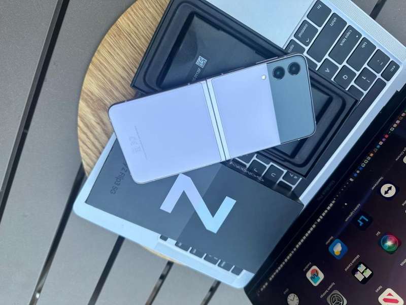 Samsung Galaxy Z Flip 3 Purple (256GB)*