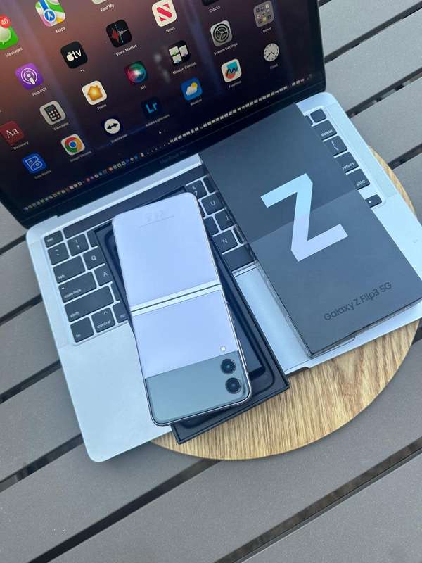 Samsung Galaxy Z Flip 3 Purple (256GB)*