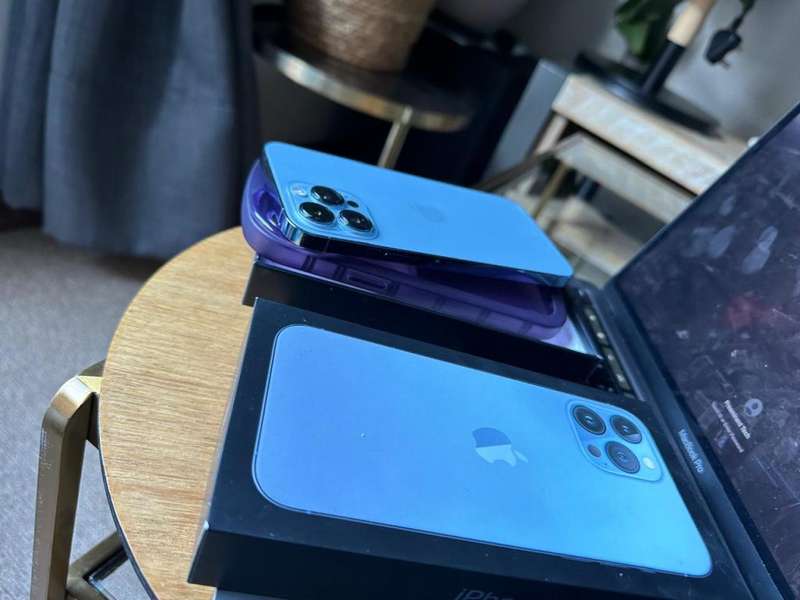 iPhone 13 Pro Max  (128GB) Excellent Condition + Box & Accessories