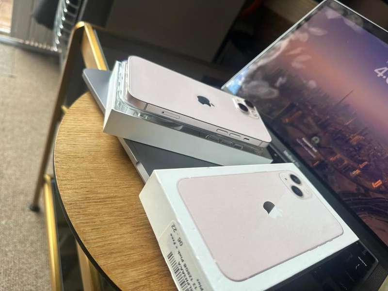 iPhone 13 , Pink (256GB)  Excellent Pre-owned  Condition + box, charger and Accessories