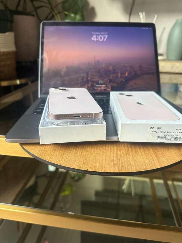 iPhone 13 , Pink (256GB)  Excellent Pre-owned  Condition + box, charger and Accessories