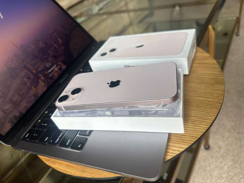 iPhone 13 , Pink (256GB)  Excellent Pre-owned  Condition + box, charger and Accessories