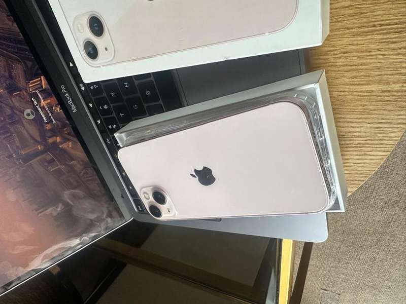 iPhone 13 , Pink (256GB)  Excellent Pre-owned  Condition + box, charger and Accessories