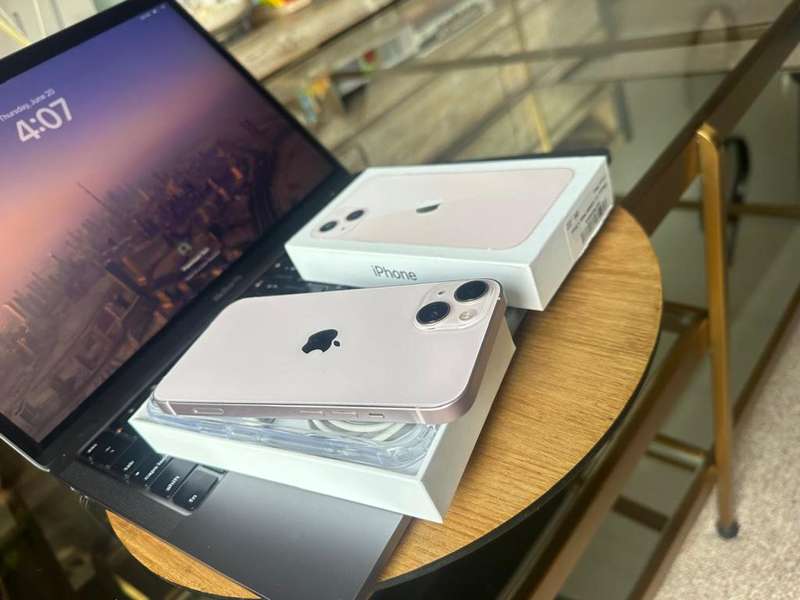iPhone 13 , Pink (256GB)  Excellent Pre-owned  Condition + box, charger and Accessories