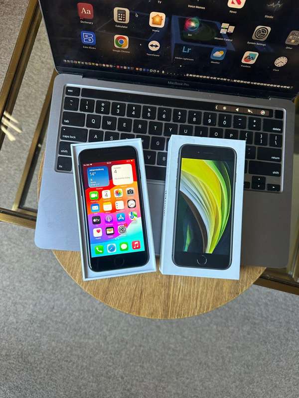 iPhone SE Model A2296 (128GB) Black in Excellent Condition + Box & Accessories
