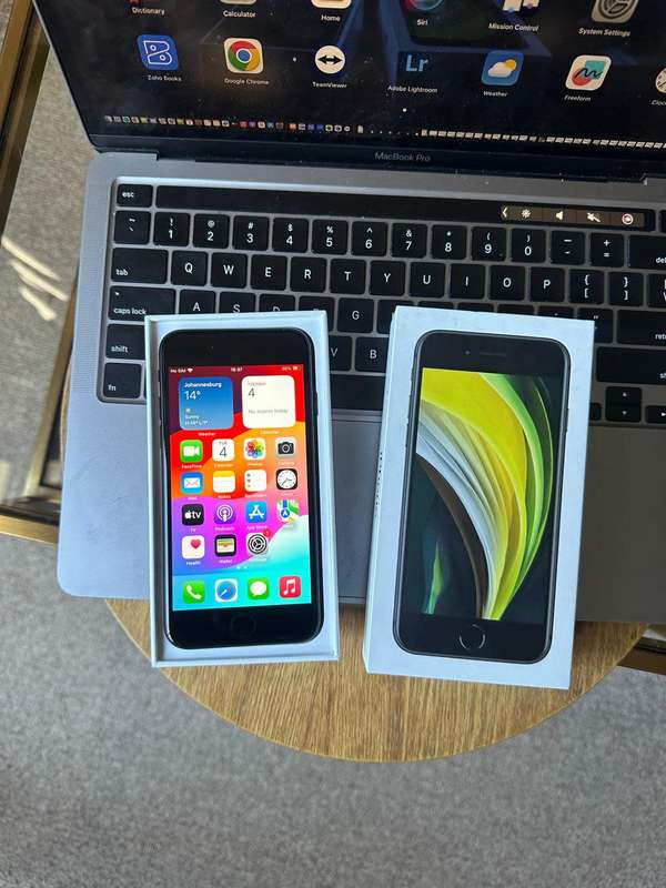iPhone SE Model A2296 (128GB) Black in Excellent Condition + Box & Accessories