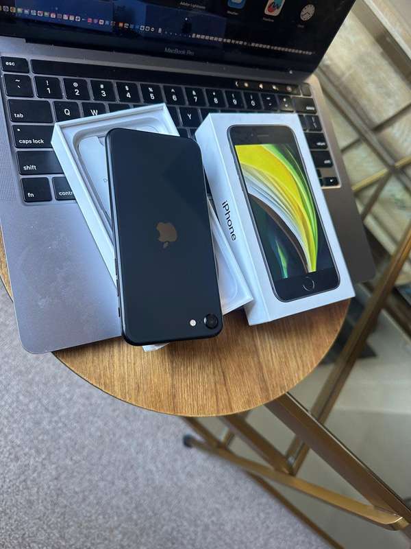 iPhone SE Model A2296 (128GB) Black in Excellent Condition + Box & Accessories