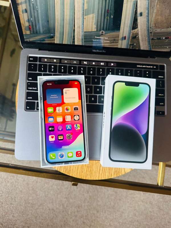 iPhone 14 , Midnight (128GB)  Excellent Condition + box, charger and Accessories
