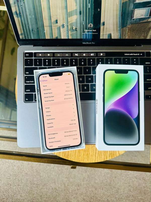 iPhone 14 , Midnight (128GB)  Excellent Condition + box, charger and Accessories