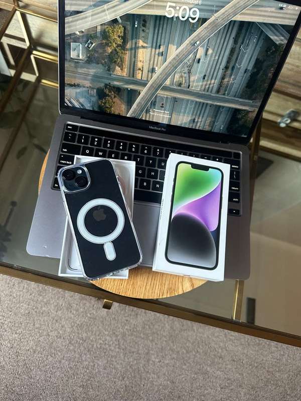 iPhone 14 , Midnight (128GB)  Excellent Condition + box, charger and Accessories