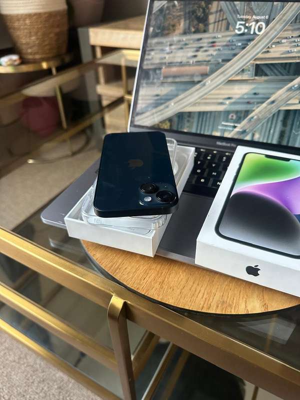 iPhone 14 , Midnight (128GB)  Excellent Condition + box, charger and Accessories