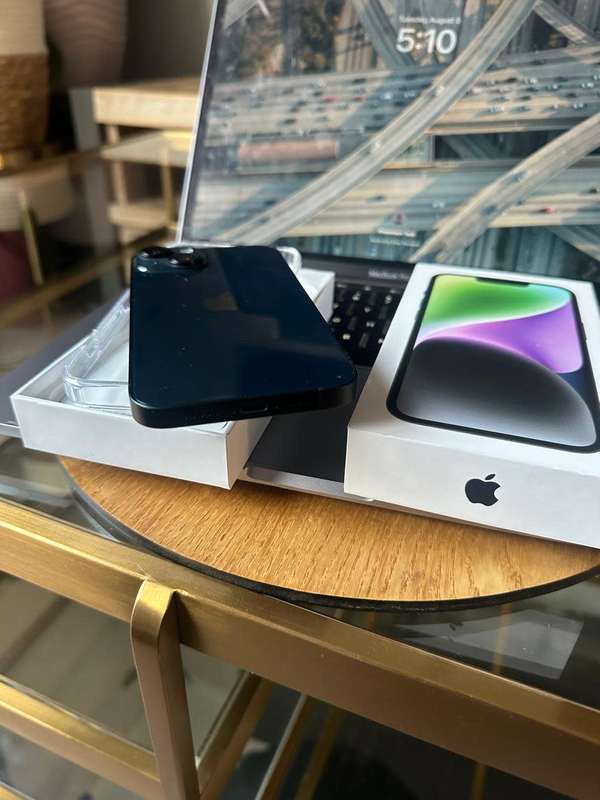 iPhone 14 , Midnight (128GB)  Excellent Condition + box, charger and Accessories
