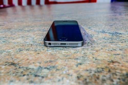 Apple iPhone SE Grey  32GB (Local Stock)