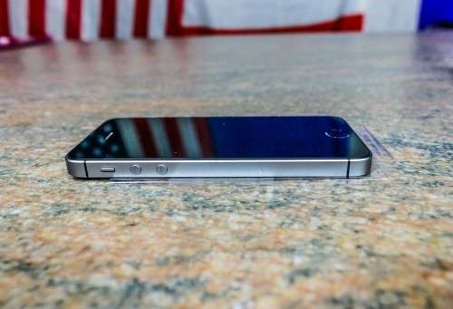 Apple iPhone SE Grey  32GB (Local Stock)