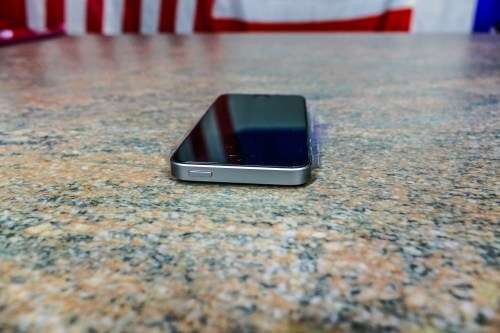 Apple iPhone SE Grey  32GB (Local Stock)