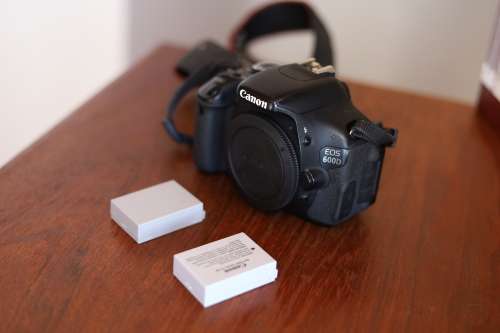 Canon EOS 600D Camera + 2 Batteries